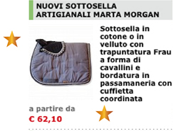 Sottosella in cotone o in velluto con trapuntatura Frau a forma di cavallini e bordatura in passamaneria con cuffietta coordinata