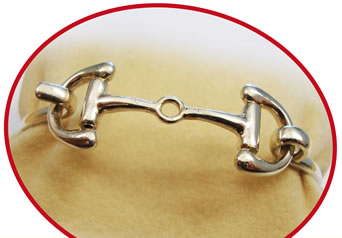 Nuovo bracciale rigido con morso centrale